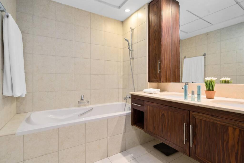Spectacular Burj & Fountain View - Luxurious 3 Bedrooms & Maids Room - The Residences 迪拜 外观 照片